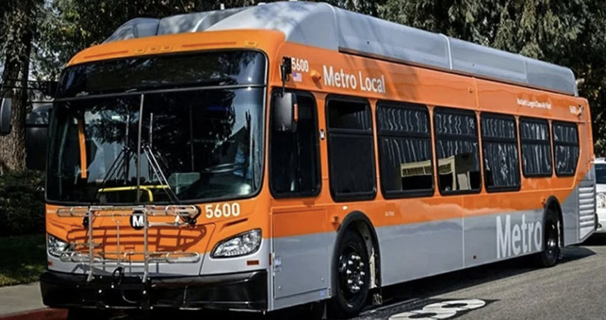 ESEMPI DI MOTORI A GAS NATURALE SU CAMION E AUTOBUS